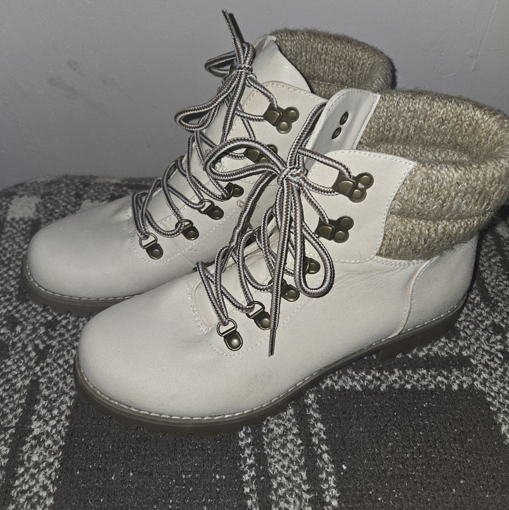 CLIFFS BY WHITE MOUNTAIN Pathfield Women's Lace-up Hiker Style Bootie